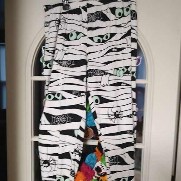 Celebrate Halloween Mummy Glow In The Dark Pajama Set Size Women's L Worn 1 Time - Picture 4 of 4